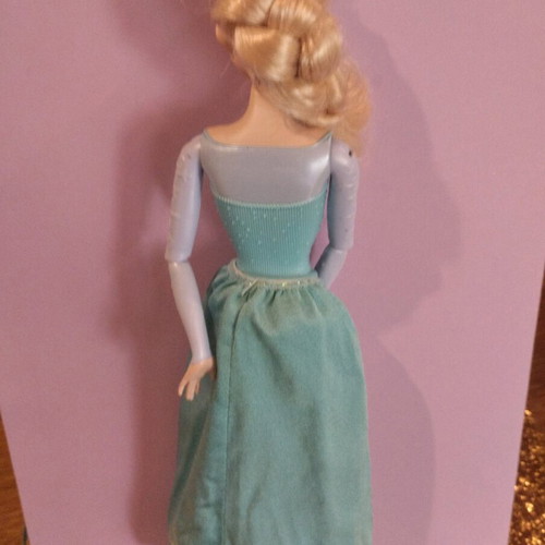 Frozen Ice Skating Elsa doll used