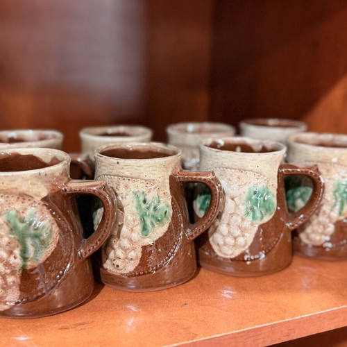 Ceramic set used, 2 decorative jugs and 8 cups