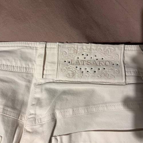 Latsaro bermuda like new, white, size M