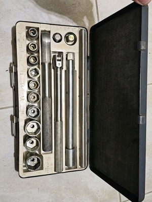 Ratchet set with 1/2 sockets used in metal case