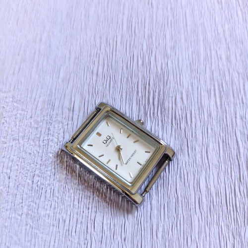 Jacques Farel watch set used with bracelet and Q&Q stand