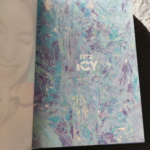 Itzy 'Iz's Icy' album new with CD, Lia photocard and stickers