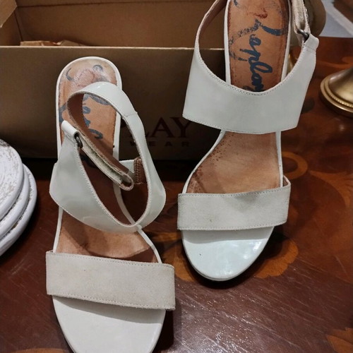 38, White Replay sandals with platform in very good condition, with a heel height of 12.5 cm.