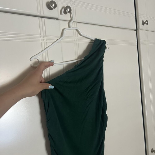 shein green one shoulder dress one-shoulder like new,… brand_Sherri Hill
