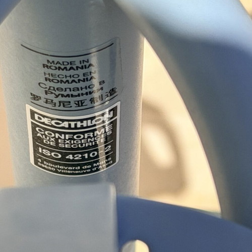 Women's city bicycle blue like new with basket and 6 speeds