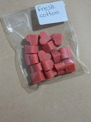 Wax melts hearts made of 100% plant-based rapeseed wax like new