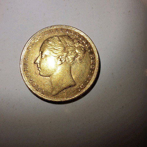 Collectible gold English sovereign Queen Victoria 1880 and 1890 like new