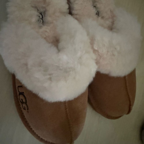 Ugg slippers size 31, beige