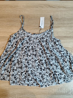 Celestino women's top S-M black and white new with tag