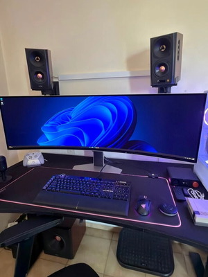 Samsung Odyssey OLED G9 G93SC 49" Dual QHD 240Hz gaming monitor