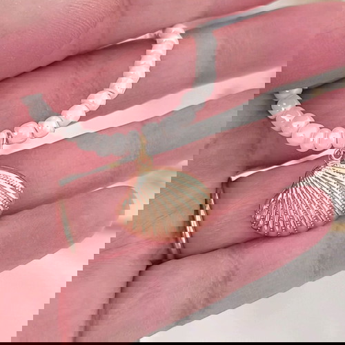 Καλοκαιρινό γυναικείο λευκό κολιέ με ματάκι, μπλε αχάτη και επίχρυσο charm κοχύλι