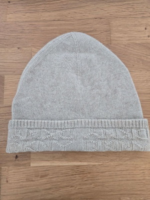 DKNY hat like new, size M, beige