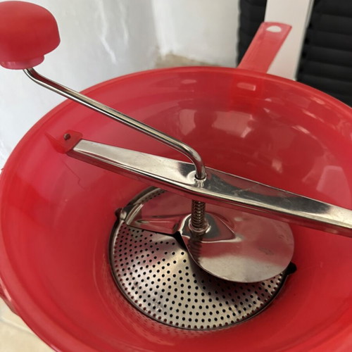 Vegetable mill manual, new, Italian plastic with stainless steel heads