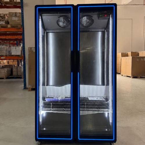 Refrigerated Display Case 800L New, 117x68x200 cm, Fan Cooling