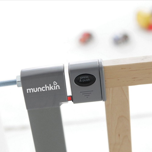 Munchkin Designer Easy Close Safety Gate 76-82 cm like new