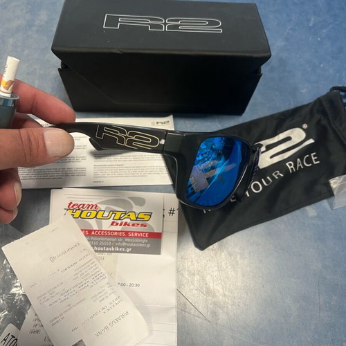 R2 Model tr 90 sunglasses used, black and blue