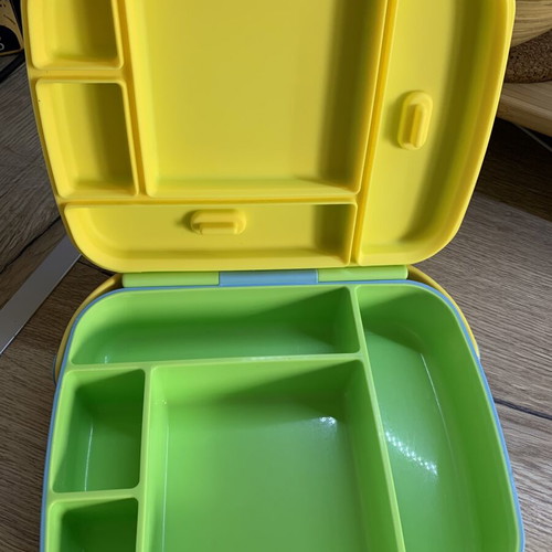 Munchkin Lunch Box green/blue like new with compartments