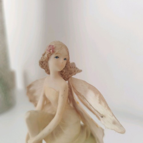 Vintage fairy figurine like new, collectible