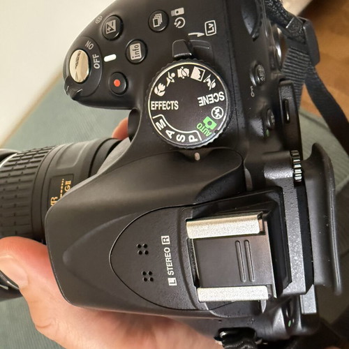 Nikon D5200 DSLR with AF-S DX 18-55mm VR II lens, like new