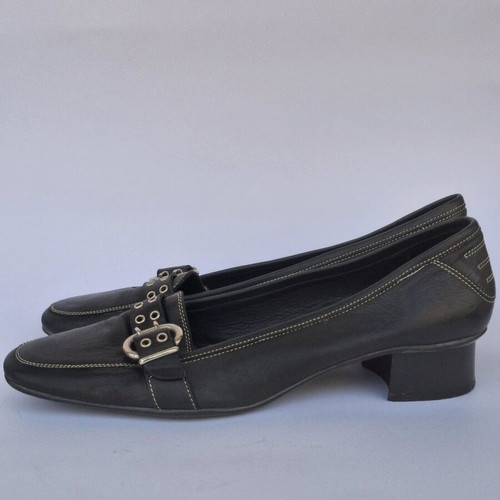 Leather black pumps like new, size 38