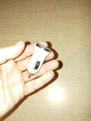 Αντάπτορας usb αυτοκινήτου.