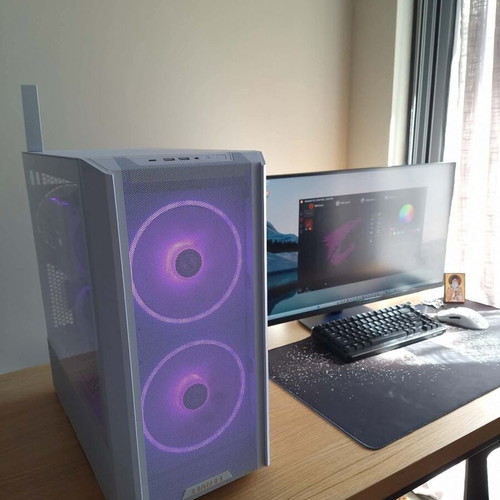 Gaming PC RTX 5070 12GB Ryzen 7 9800X3D 32GB DDR5 1TB NVMe White RGB Build like new