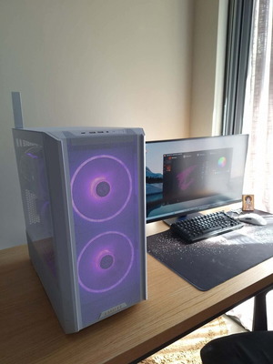 Gaming PC RTX 5070 12GB Ryzen 7 9800X3D 32GB DDR5 1TB NVMe White RGB Build like new