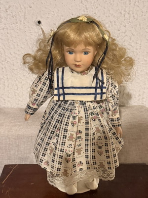 Porcelain doll used in very good condition