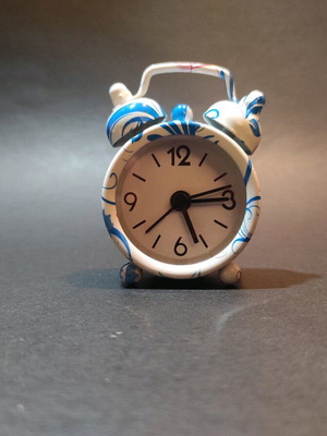Small desk clock like new, analog tabletop