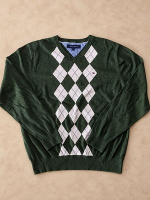 Tommy Hilfiger πουλόβερ Argyle με λαιμόκοψη V σε σκούρο πράσινο, μέγεθος M