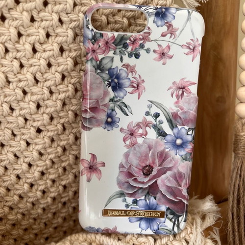 Ideal of Sweden case for iPhone 8 Plus used
