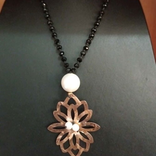 Handmade necklace 57 cm with pearl like new