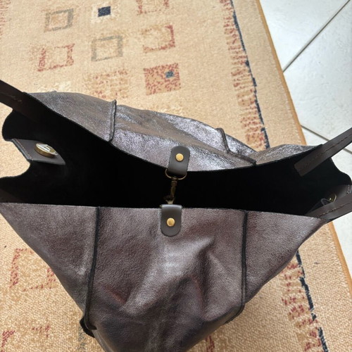 Tote bag in metallic brown color like new