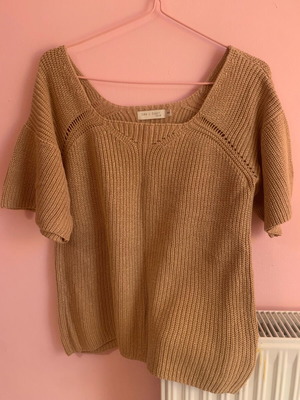 See U Soon blouse like new with gold thread, size S-M, beige