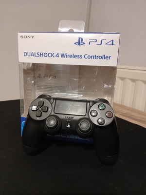 Sony DualShock 4 PS4 Jet Black wireless controller with box and manual