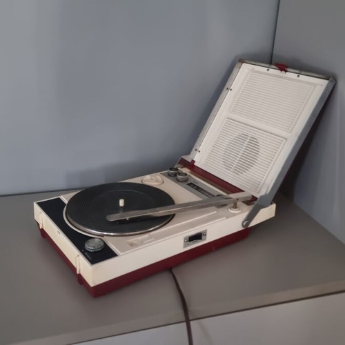 Portable Turntable from Japan used, needs service