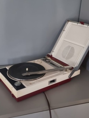 Portable Turntable from Japan used, needs service