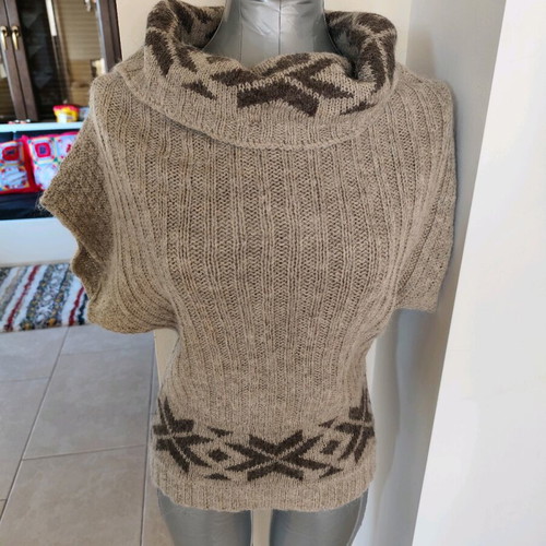 Wool knitted sweater like new, beige, one size