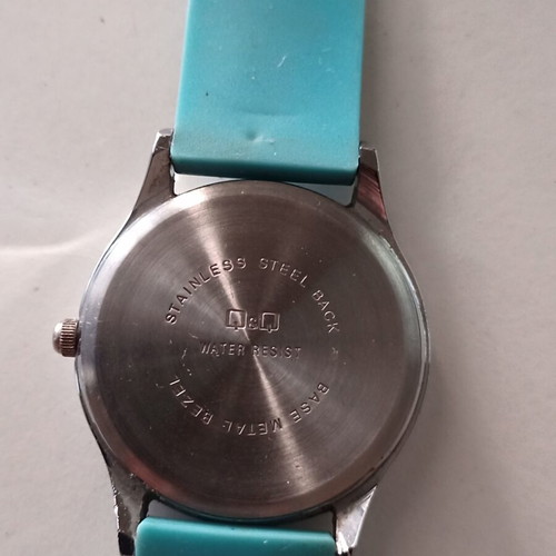 Q&Q children's watch like new with minor glass scratches