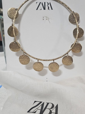 Zara choker necklace new, gold color with storage pouch
