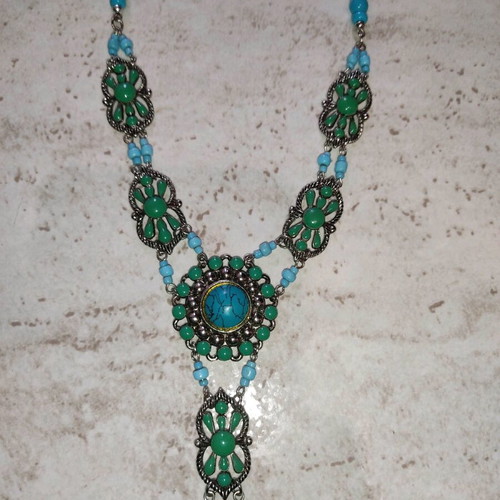 Vintage necklace with stones like new, impressive