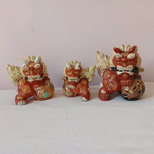 Chinese guardian lions (foo dogs) like new, porcelain set of 3