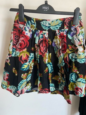 Mini skirt women's size 8 like new