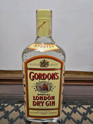 Бутилка Gordon's Gin от 90-те нова запечатана с оригинална кутия