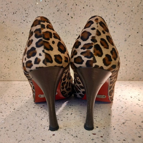 DoDiCi Gold animal print pumps like new, pony-skin leather