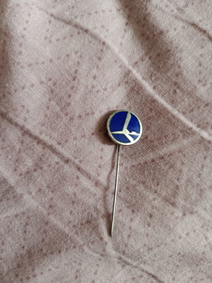 LOT Polish Airlines Pin like new, vintage