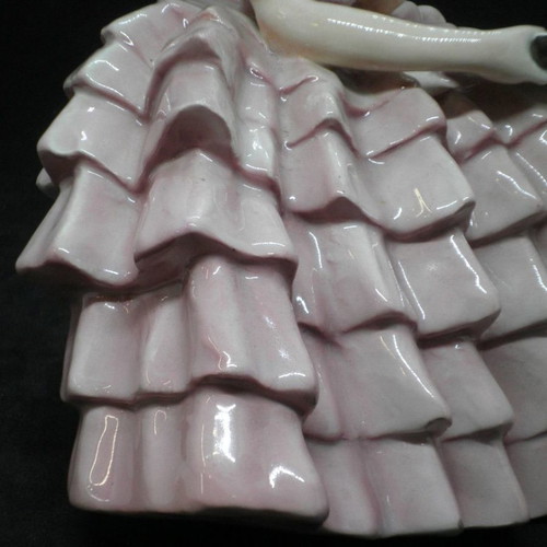 Antique Guido Cacciapuoti porcelain figure used, pink