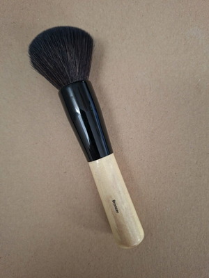Bobbi Brown bronzer brush used