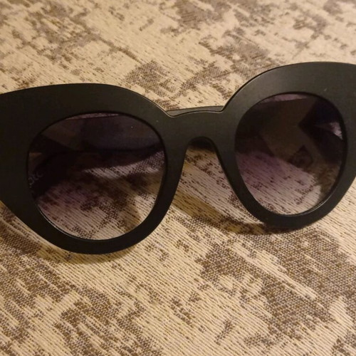 Swatch Cat Eye Sunglasses like new, black acetate