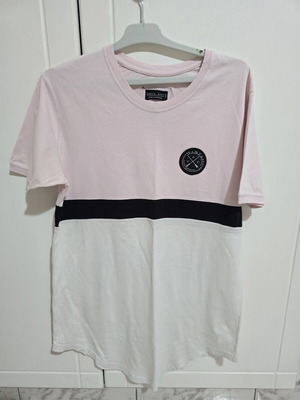 Vinyl Art Clothing men's T-shirt medium like new, white